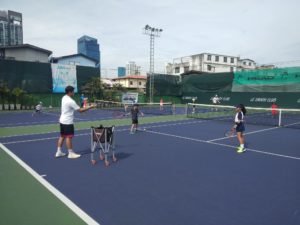 Le Smash Club service sport tennis