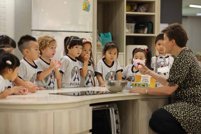 Bangkok Patana - students in a lab with teacher