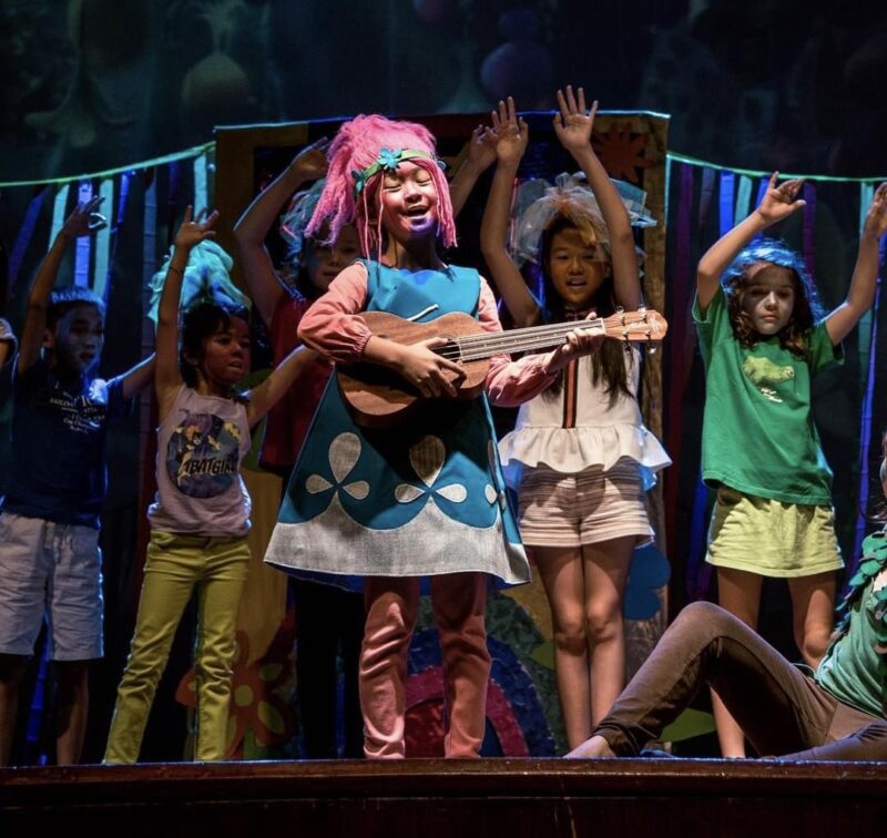 Curtain Up Bkk - kids on stage performing