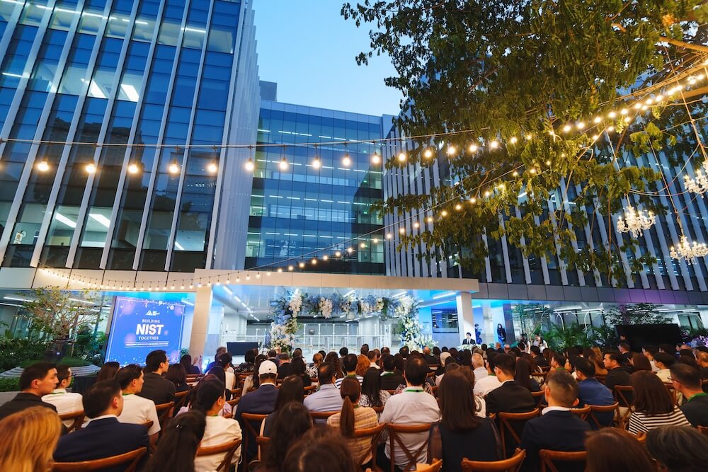 2. Event Presentation around the Oval