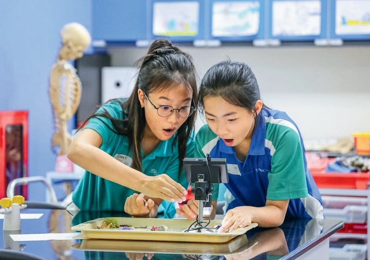 UWC - Primary Years Programme (PYP) - 2 girls in the lab experimenting